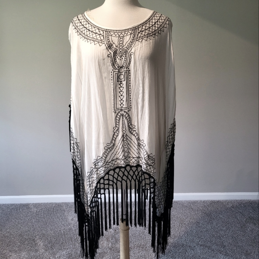Chico’s – White/Black Drama Fringe Top/Poncho (Size L/XL)